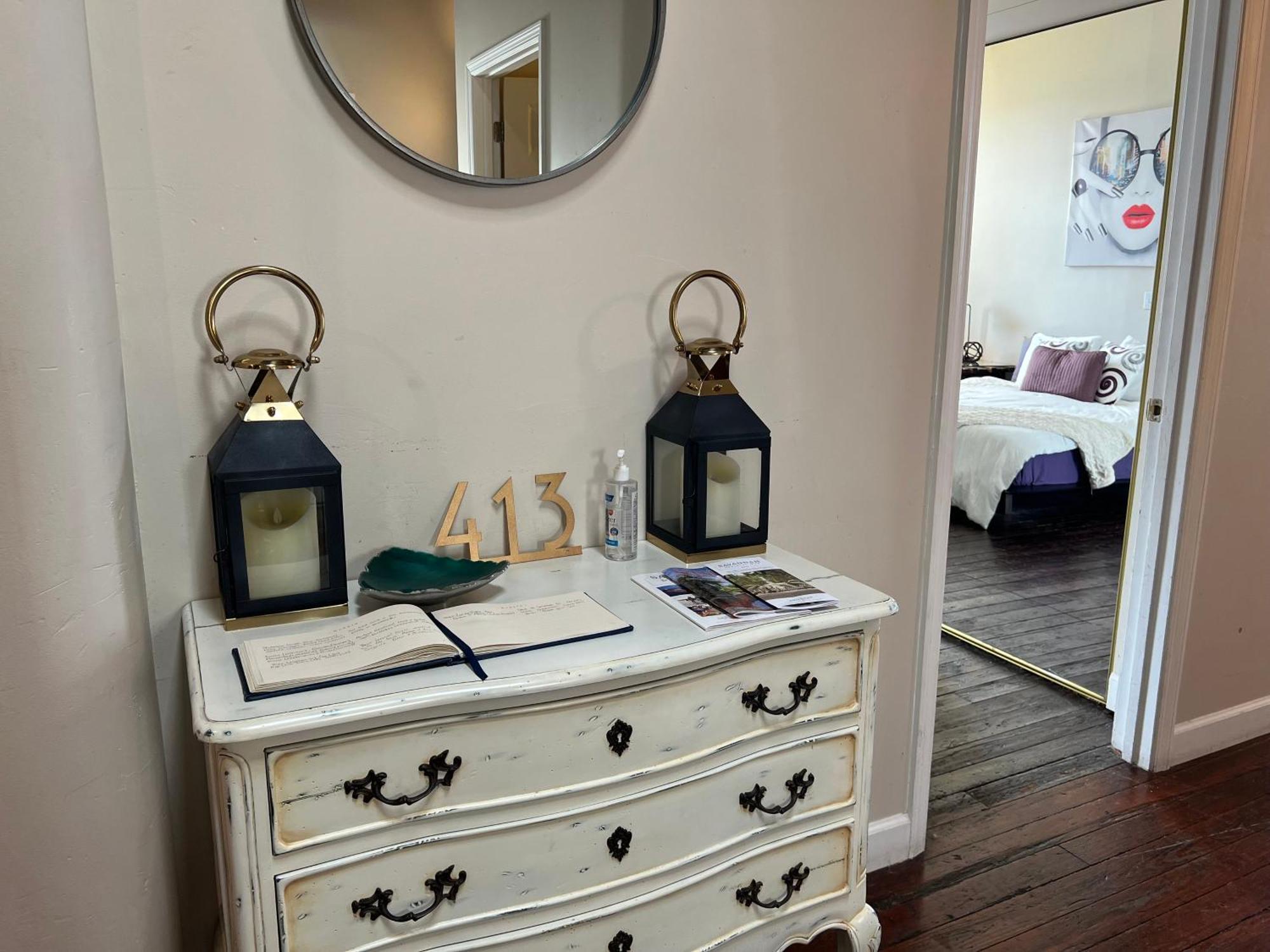 Penthouse On Broughton With Free Reserved Parking Apartment